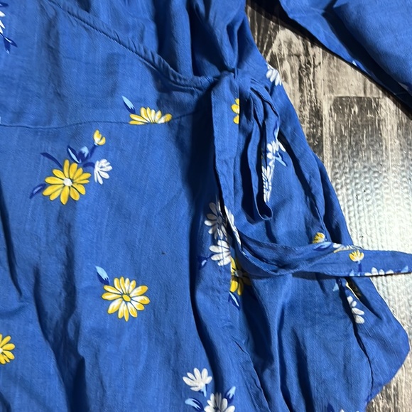 Old Navy Front Tie Top - Picture 4 of 8